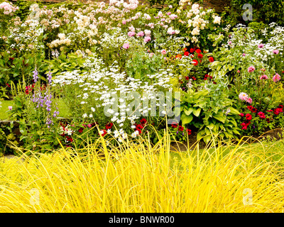 Floral Ziergärten im Chenies Manor House, Bucks, UK Stockfoto