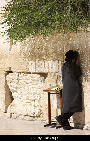 Betet an der Klagemauer in Jerusalem Stockfoto