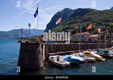 Blick auf den Hafen am Comer See in Menaggio Stockfoto