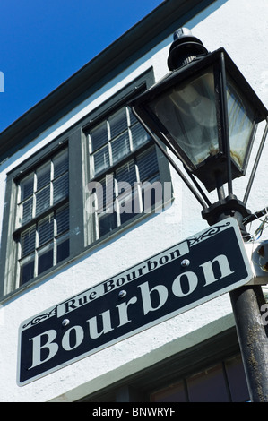 Bourbon Street Zeichen und Laternenpfahl Stockfoto