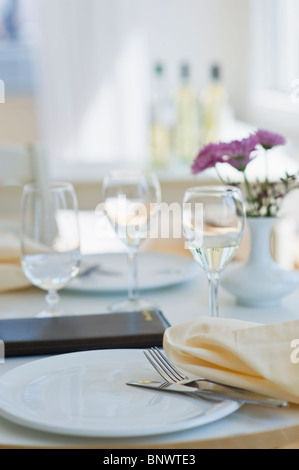 Esstisch im restaurant Stockfoto