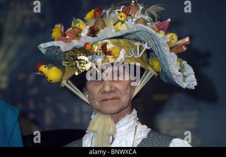 Motorhaube Osterumzug in eine arbeitende Männer Club in Bradford Stockfoto