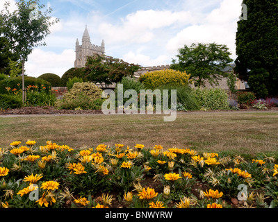 St. Marien-Kirche aus den Martyrs Memorial Gardens, Old Amersham Stockfoto