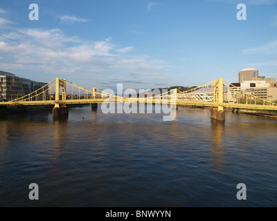 Pittsburgh-Brücke über den Ohio River in Pennsylvania. Stockfoto