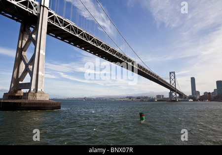 San Franciscos Wahrzeichen Bay Brücke nach Oakland. Stockfoto