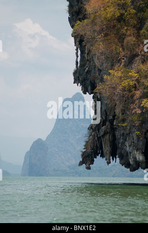 Ungewöhnliche Kalkstein oder Karst, Inseln in der Bucht von Phang Nga, Thailand Stockfoto