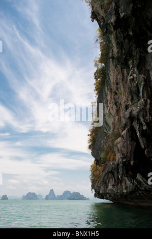 Ungewöhnliche Kalkstein oder Karst, Inseln in der Bucht von Phang Nga, Thailand Stockfoto