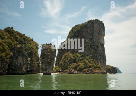 James Bond Insel, auf der viele Karst Inseln in der Bucht von Phang Nga, Thailand Stockfoto