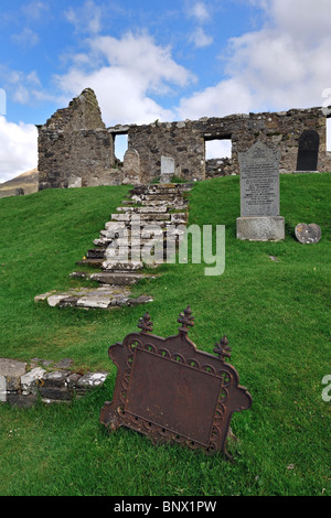 Grabsteine auf dem Friedhof von Cill Chriosd / Kilchrist Kirche auf der Isle Of Skye, Highlands, Schottland, UK Stockfoto