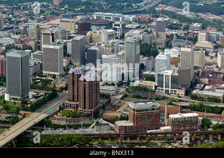 Luftaufnahme über der Innenstadt von Richmond Virginia Stockfoto