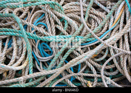 Seile auf der Uferstraße am Mudeford Quay in Dorset UK Stockfoto