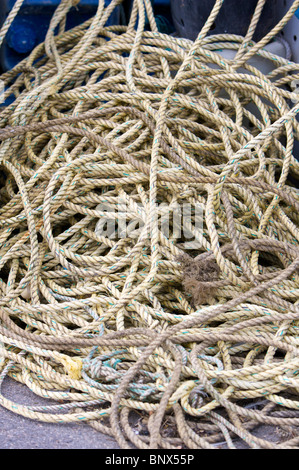 Seile auf der Uferstraße am Mudeford Quay in Dorset UK Stockfoto