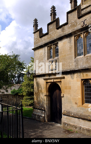 Die südliche Tür des St.-Laurentius Kirche, Mickleton, Gloucestershire, England, UK Stockfoto