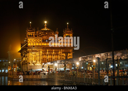 Indien - Punjab - Amritsar - der Goldene Tempel bei Nacht Stockfoto