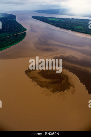 Rio Xingu und Río Tapajós Mündung in den Amazonas-Mainstream. Stockfoto