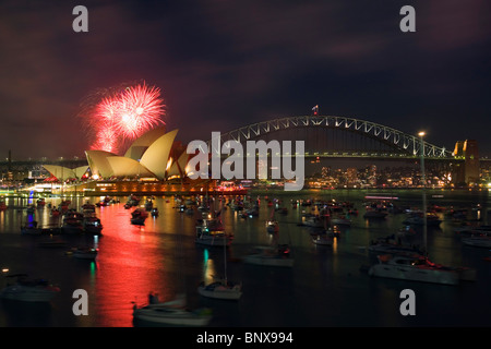 Silvester-Feuerwerk über dem Hafen von Sydney. Sydney, New South Wales, Australien Stockfoto