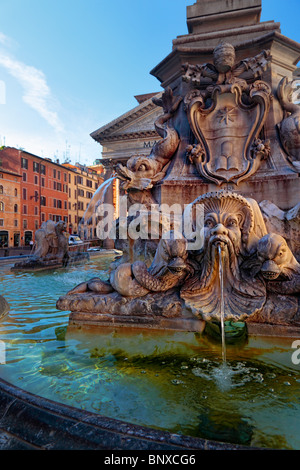 Der Brunnen Fontana del Pantheon vor dem Pantheon in Rom, Italien Stockfoto