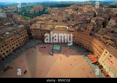 Sienas Piazza del Campo und Stadt Gebäude vom Torre del Mangia Turm Stockfoto