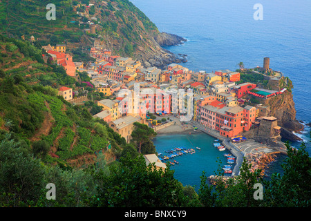 Am späten Nachmittag in Vernazza, einer kleinen Stadt in der italienischen Nationalpark Cinque Terre. Stockfoto