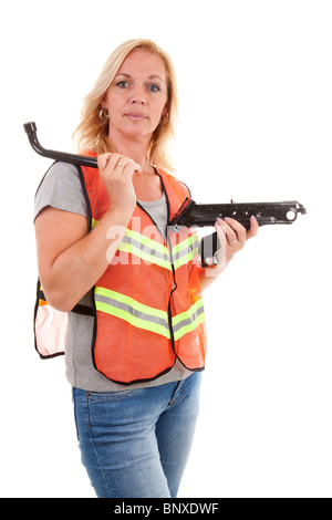 Frau in Warnweste mit Wagenheber Aufschlüsselung über weißem Hintergrund Stockfoto
