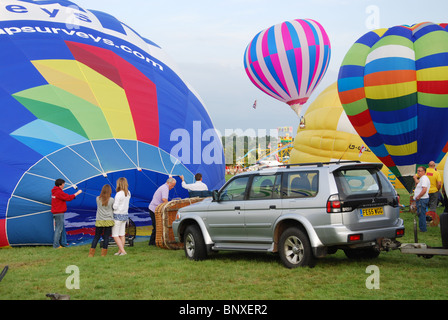 Bunte Heißluftballons am Sonntag 9. August bei Bristol Balloon Fiesta 2009, Großbritannien Stockfoto