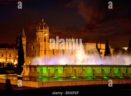 Portugal, Lissabon, Belem, das Hieronymus-Kloster und Brunnen In den Gärten von Belem Stockfoto