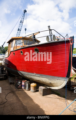 Boot auf einem Zettel Weg / Boot Werft Eel Pie Insel, Twickenham. Middlesex / Middx. VEREINIGTES KÖNIGREICH. Stockfoto