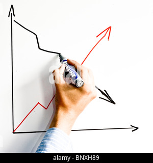 Mann Handzeichnung der Graph auf Tafel Stockfoto