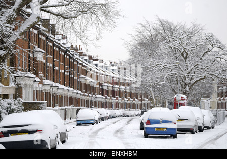 Schneebedeckte Primrose Gärten Belsize Park in London Stockfoto