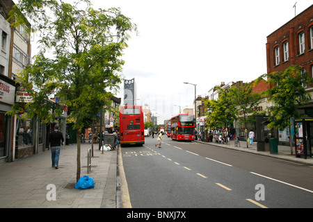 Zeigen Sie an, Walworth Road, Walworth, zu den Schichten, die Gebäude in Elefant und Schloß, London, UK Stockfoto