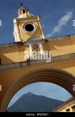 El Arco de Santa Catalina auf Calle del Arco in Antigua in der Nähe von Guatemala-Stadt in Guatemala Stockfoto