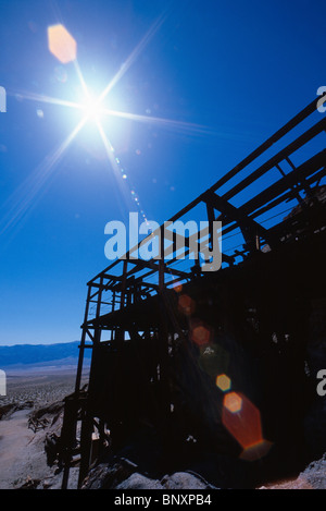 Wüste Sonne über verlassene Struktur von Keane Wonder Mine, Death Valley Nationalpark, Kalifornien, USA. Stockfoto