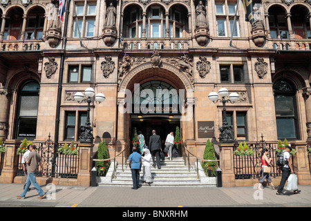 Eingang zum Hotel Russell, Russell Square, Bloomsbury, London, WC1B 5BE, UK Stockfoto