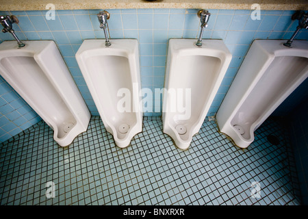 Urinale in öffentlichen Bad Stockfoto