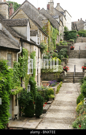 Alte traditionelle englische Häuser STUFENPLATZ Chipping in Tetbury, Gloucestershire. Stockfoto