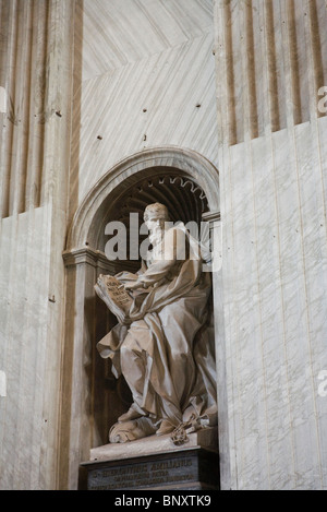 Statue des Heiligen Hieronymus Emiliani, St. Peter Basilika, Vatikanstadt, Rom, Italien Stockfoto