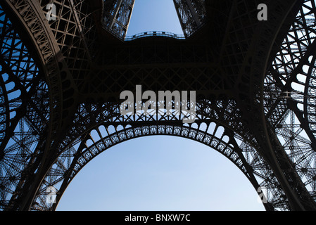 Eiffelturm, Paris, Frankreich, Anzeigen unter Turm Stockfoto