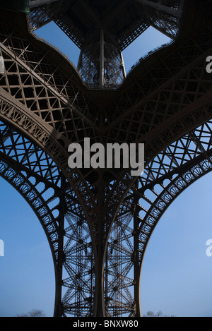 Eiffelturm, Paris, Frankreich, Anzeigen unter Turm Stockfoto