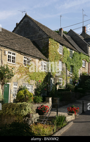 Alte traditionelle englische Häuser STUFENPLATZ Chipping in Tetbury, Gloucestershire. Stockfoto