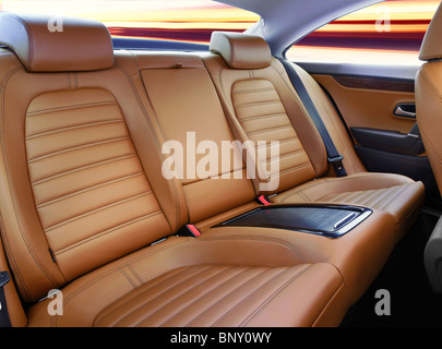 Fahrgastsitze in komfortablen modernen Luxus-Auto zurück Stockfoto