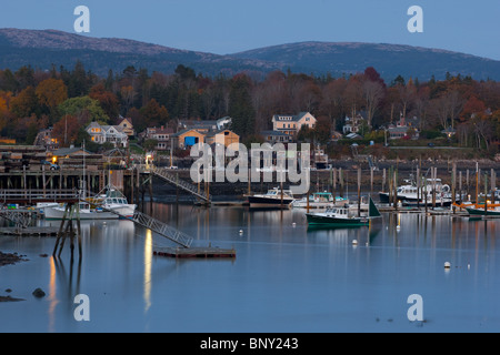 Einbruch der Dunkelheit im Südwesten Harbor, Mount Desert Island, Maine, USA Stockfoto