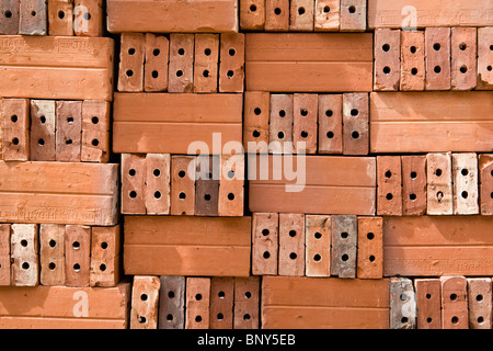 Terrakotta-Ziegel für den Bau Stockfoto