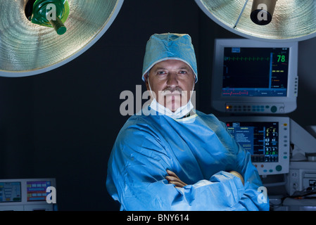 Chirurg in Betrieb Zimmer, Porträt Stockfoto