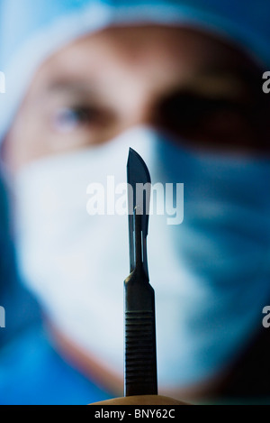 Chirurgen verlassen sich auf die Genauigkeit von chirurgischen Instrumenten Stockfoto