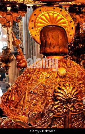 Spanien, Jakobsweg: Hinter den Kulissen Altar Blick des Apostels Jakobus in der Kathedrale von Santiago de Compostela Stockfoto