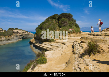 Blick über den malerischen Canal d ' Amour in Sidari auf der griechischen Insel Korfu Griechenland GR Stockfoto