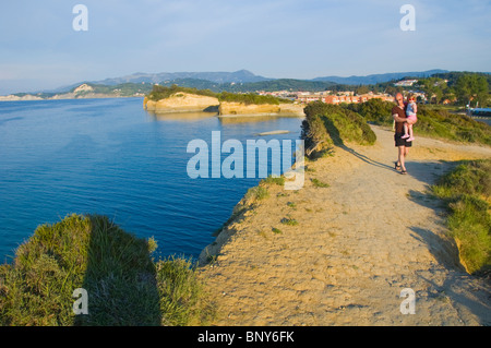 Blick über den malerischen Canal d ' Amour in Sidari auf der griechischen Insel Korfu Griechenland GR Stockfoto