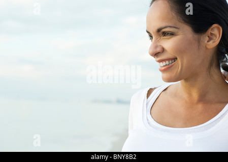 Frau am Strand, betrachten, Porträt Stockfoto