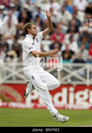 STUART BROAD ENGLAND & NOTTINGHAMSHIRE CCC ENGLAND & NOTTINGHAMSHIRE CCC TRENT BRIDGE NOTTINGHAM ENGLAND 29. Juli 2010 Stockfoto