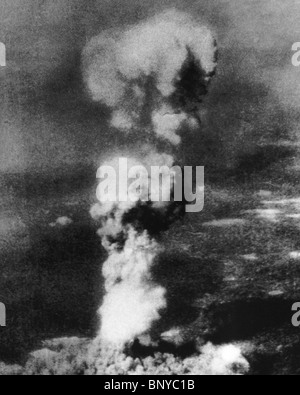 HIROSHIMA die Atombombe "Little Boy" wird durch die b-29 Bomber Enola Gay am 6. August 1945 gelöscht. Stockfoto